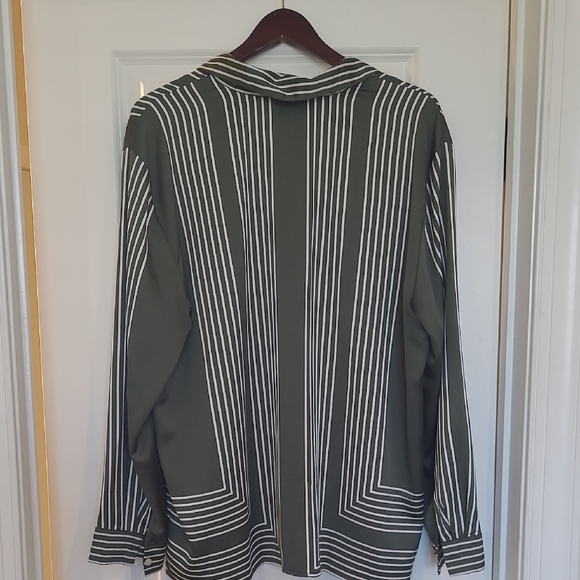 LOFT Button Down Shirt Green with White Stipes Size XL (Pants Sold Seperately) - Picture 7 of 8